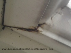 Kennesaw's Best Gutter Cleaners can repair gutter problems.